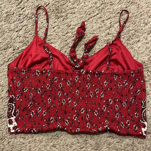 Large Crop Top - Picture 2 of 3